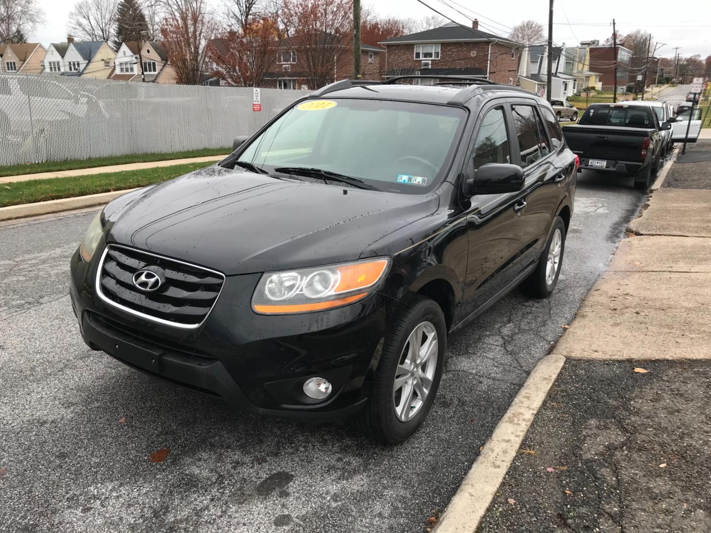 2011 Black /Gray Hyundai Santa Fe (5XYZHDAG2BG) with an 3.5 V6 engine, Automatic transmission, located at 577 Chester Pike, Prospect Park, PA, 19076, (610) 237-1015, 39.886154, -75.302338 - Photo#3